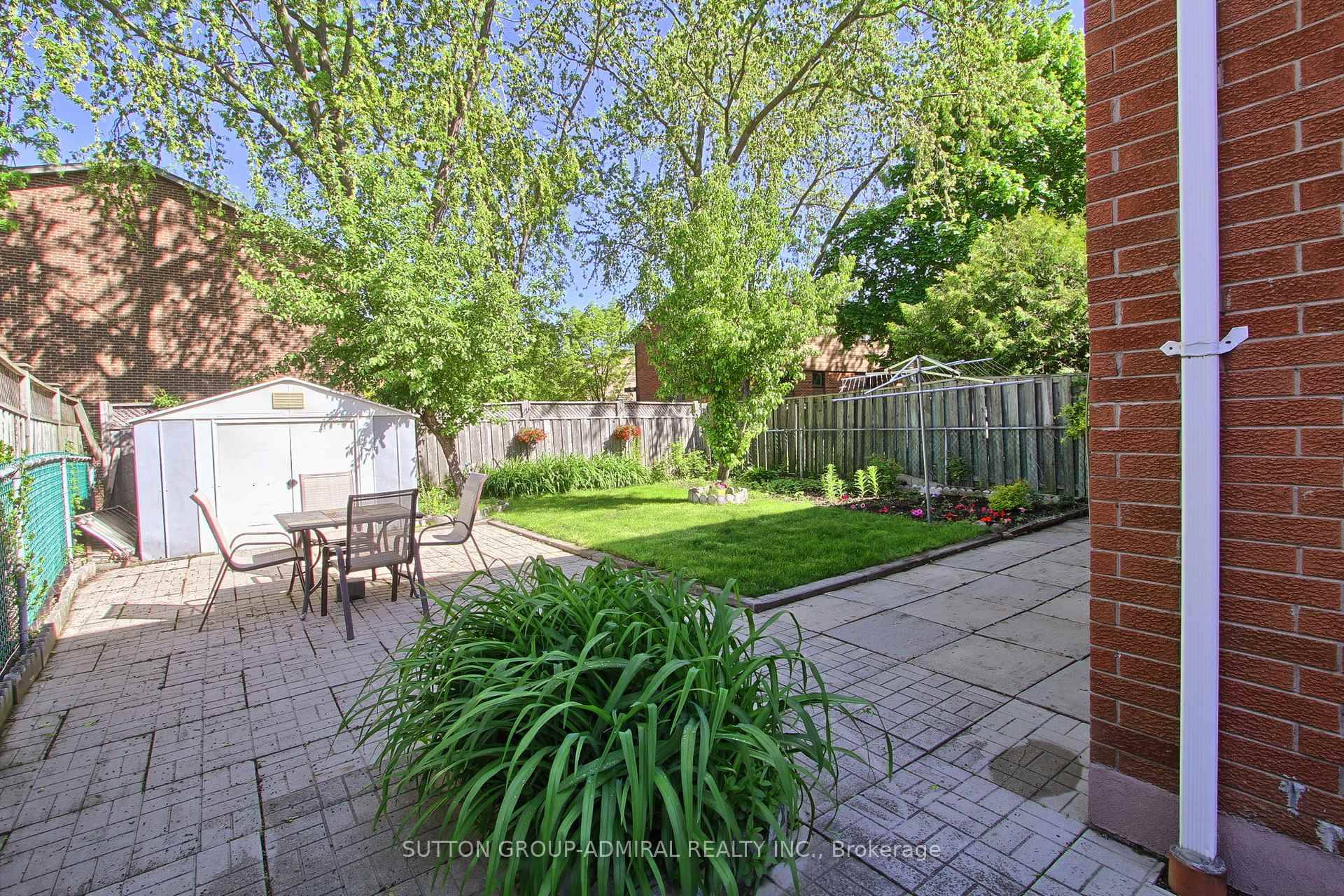 Welcome to rarely offered huge 5 levels backsplit nestled in high demand area in the Rathwood neighborhood.
