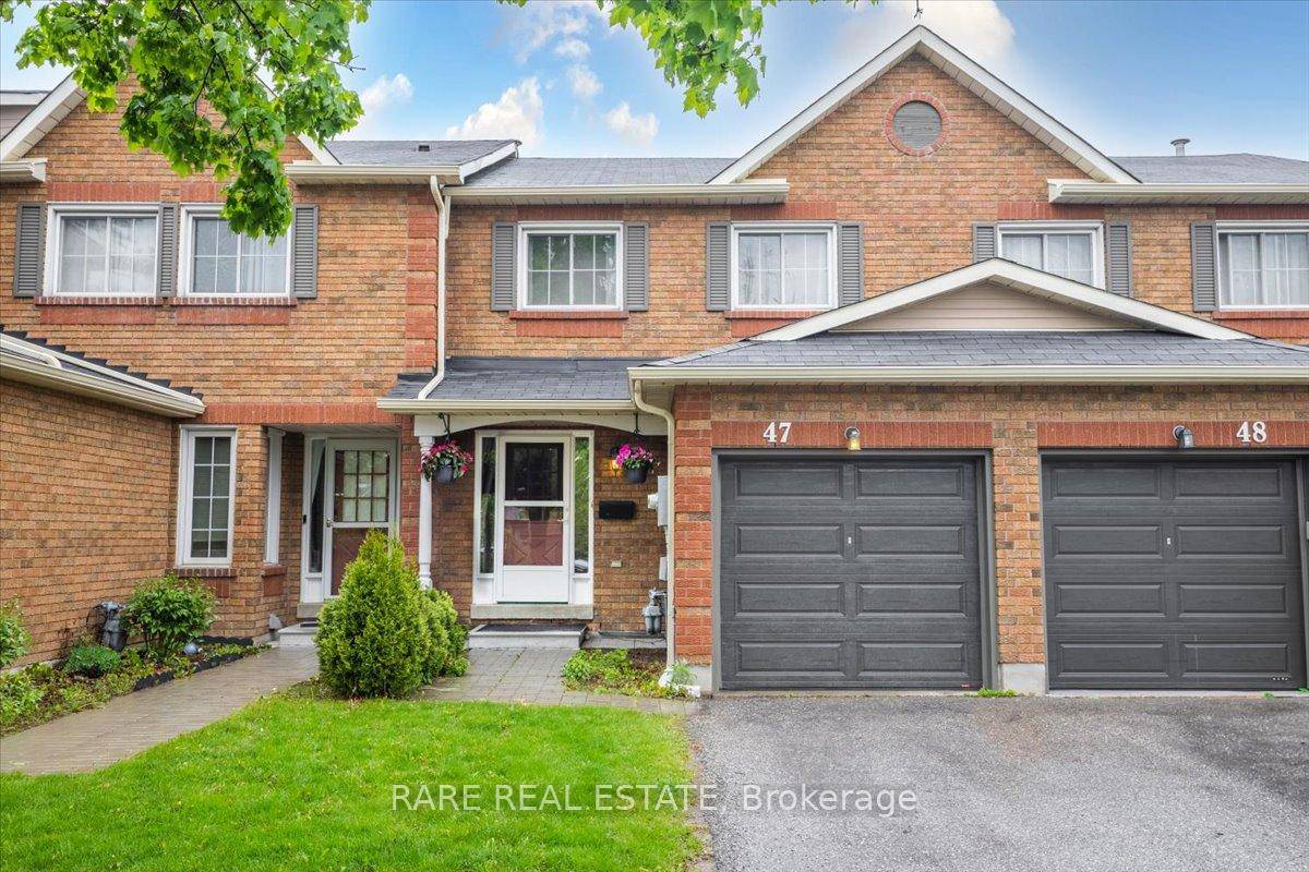 Turnkey Townhouse Backing Onto Park Minutes from Georgian Mall !