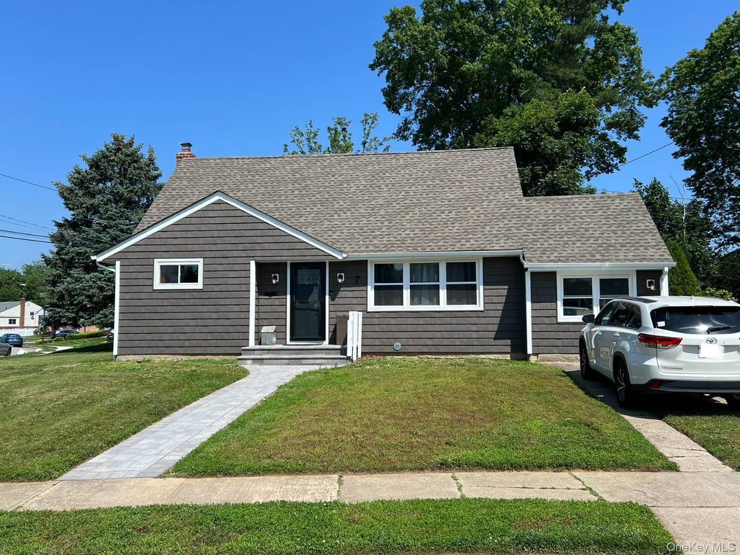 Beautiful newly renovated Cape 4 bedrooms 2 full baths Located in rewarding Jericho SD Close to shopping mall, restaurant, school, park and movie center