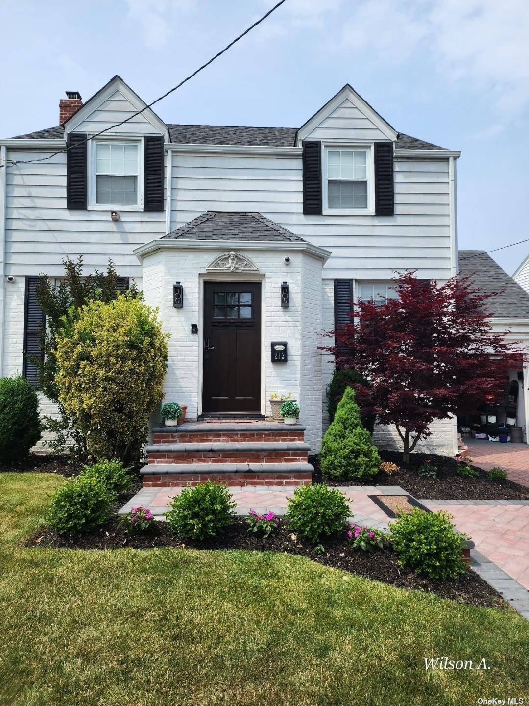 213 Munro Boulevard, Valley Stream, NY 11581