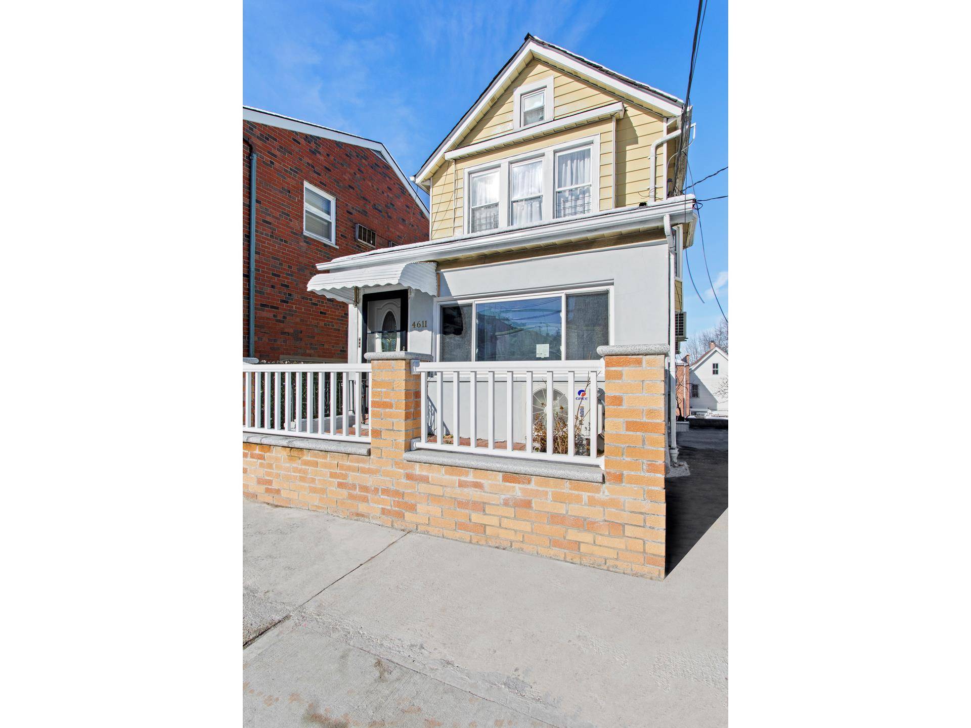Discover this fully detached 2 family home nestled in Wakefield, Bronx, boasting an upper level unit with 1 bedroom and 1 bathroom, and a lower level unit offering 2 bedrooms ...