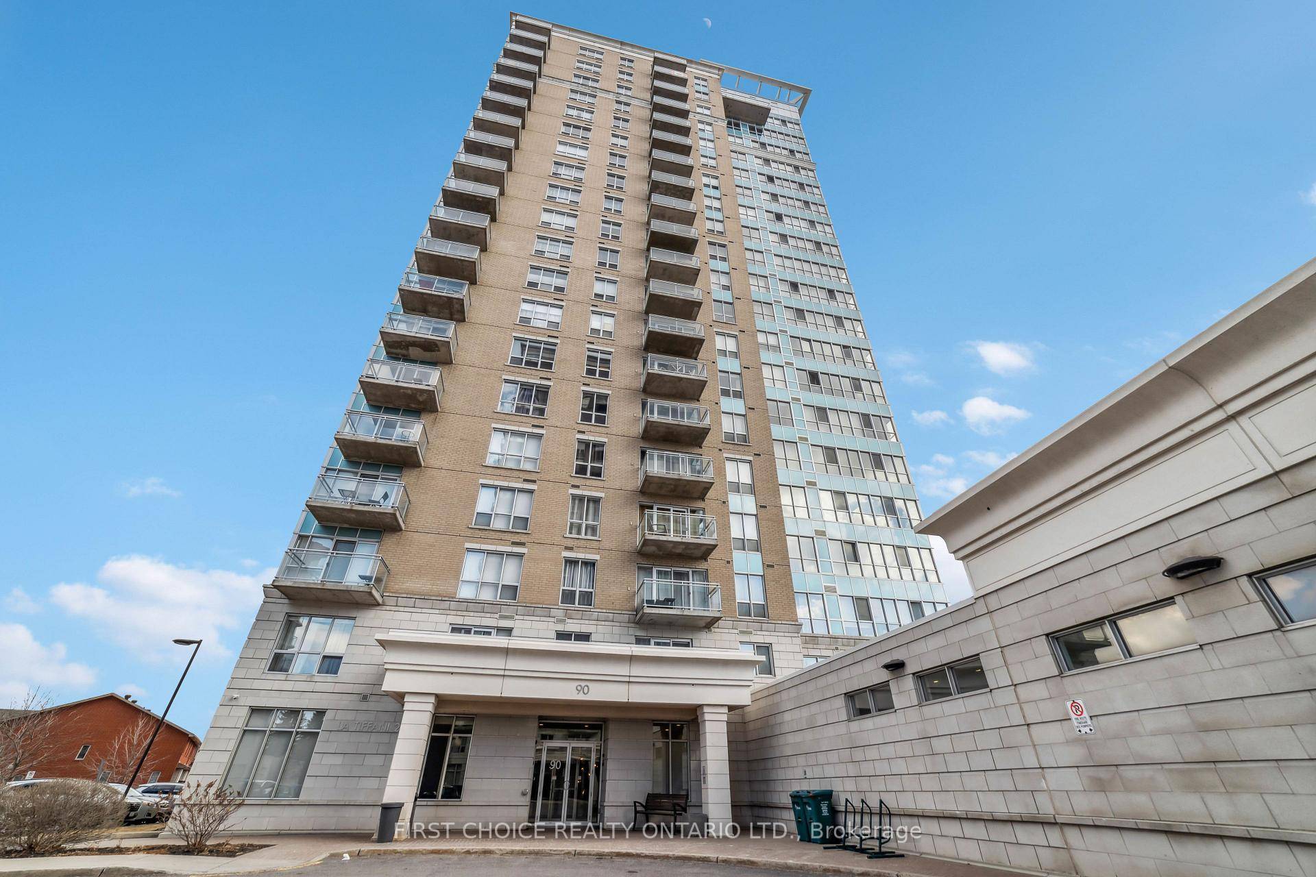 Private yard ! Bright and spacious main level corner unit in sought after Beechwood Village, featuring a private terrace !