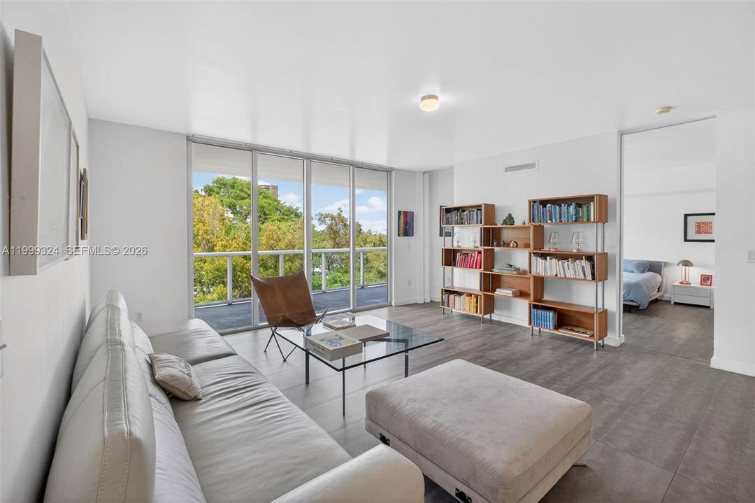 IOS on the Bay is a beautifully designed 5 story, 43 unit boutique condominium built in 2008.