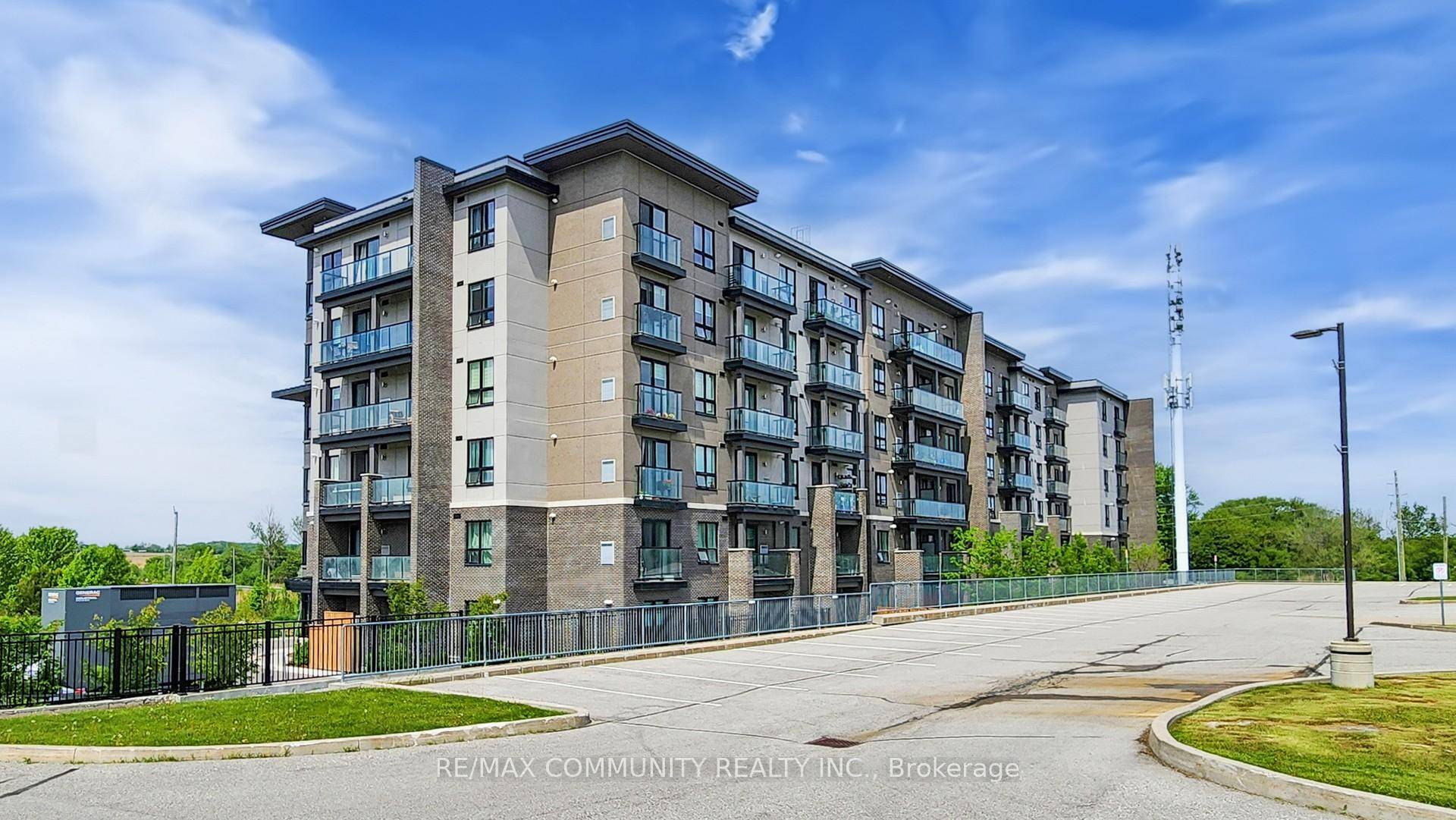 Welcome To This Contemporary Bright Spacious Condo Unit At Canvas On The Rouge Surrounded With Greenspace, Trails amp ; A Pond.