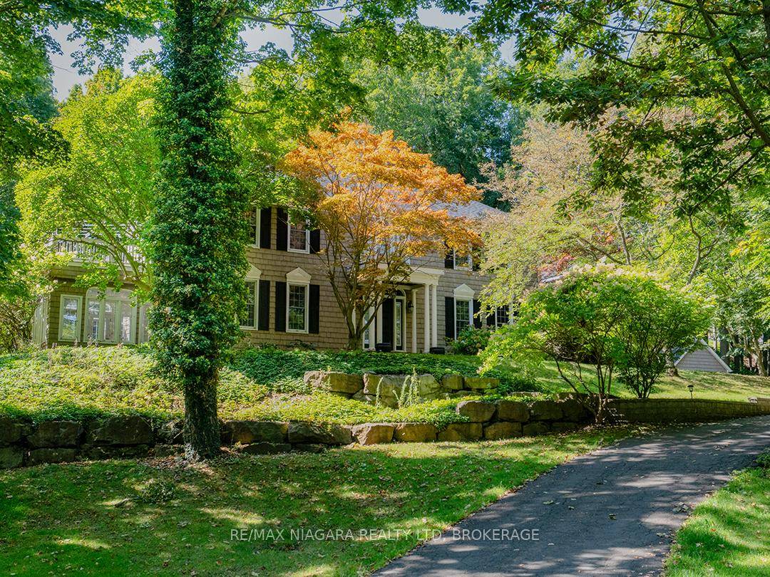 Camelot Hill Estate. Set on 1.