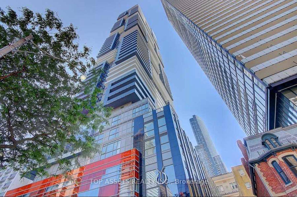 FULL FURNISHED Unit ! Central Core Location !