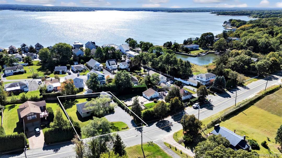 Charming and Cozy Single Level 2 Bed, 2 Bath Residence with deeded Beach Rights in the intimate, private and tranquil community of Ock A Bock !