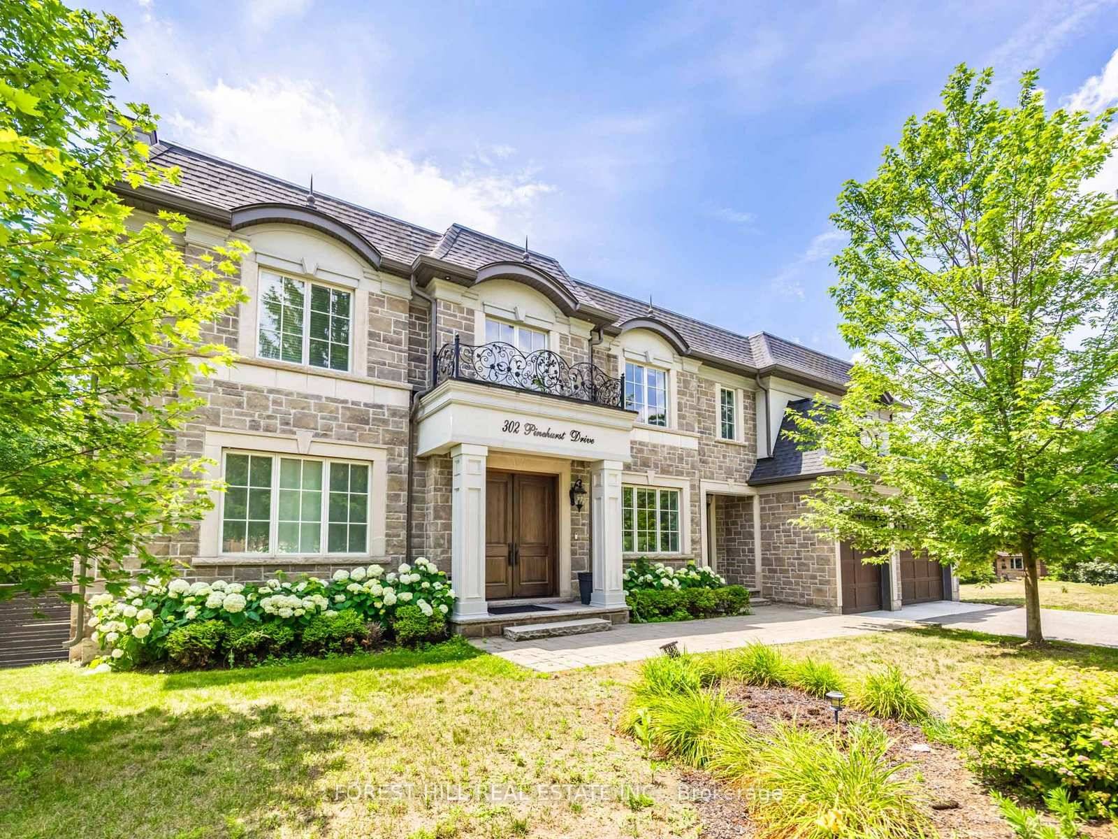 Stunning custom built residence in prime Eastlake, Southeast Oakville, offering 4, 140 sq ft of luxury living space on a private, sun filled lot.