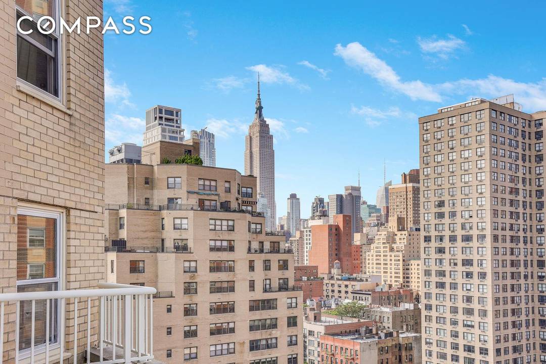 Enjoy iconic NYC views on your private terrace !