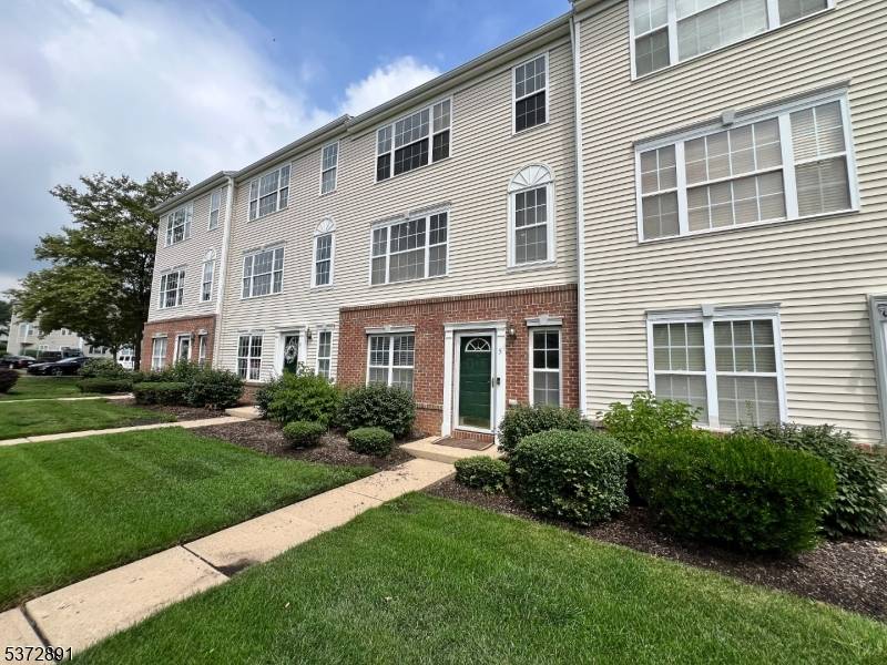 Welcome to this beautifully maintained and recently updated townhome located in the desirable La Mer community.