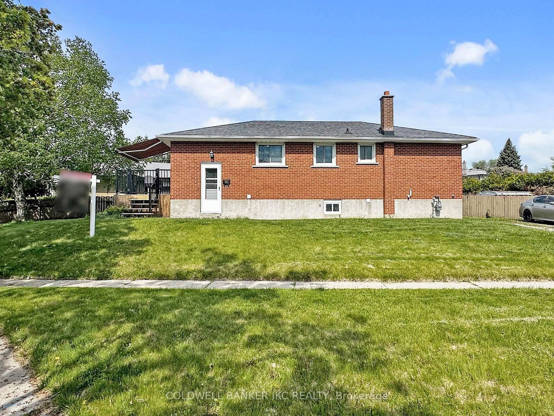 Nestled in one of Oshawa's desirable neighbourhoods, this beautifully maintained 3 2 bedroom, 2 bath bungalow offers the perfect blend of comfort, convenience, and investment potential.