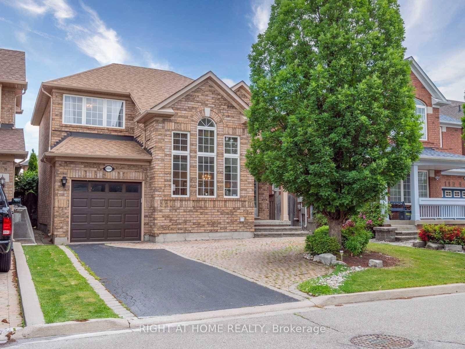 Client RemarksBeautiful House In Churchill Meadows !