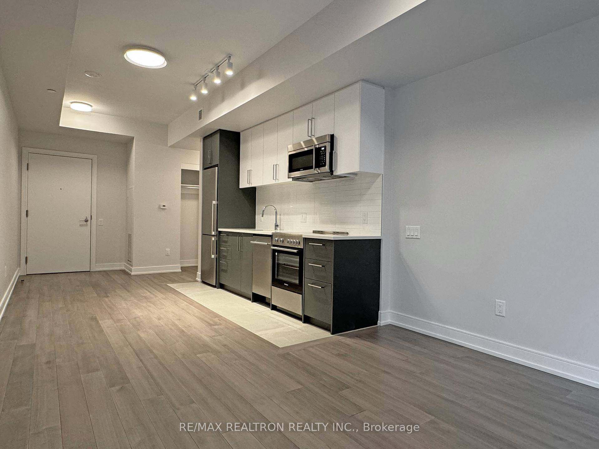 ONE MONTH FREE RENT Luxury living at its finest awaits at 2525 Bathurst St.
