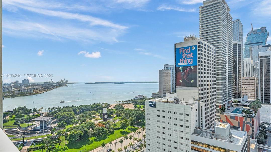 Located in the prestigious North Tower of Vizcayne Condominium, this refined 1 bedroom, 1 bath residence includes one assigned parking space and a private balcony showcasing sweeping city and bay ...