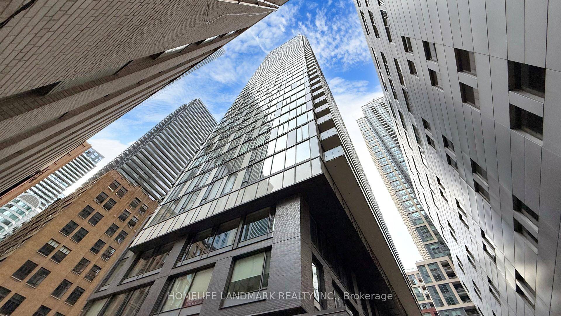 Spacious And Bright 1 Bedroom Study Corner Unit in the heart of the Entertainment District.