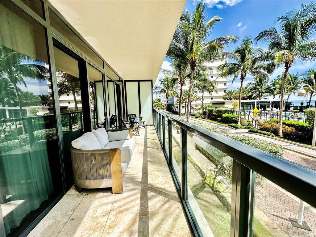 This one of a kind boutique building located in Hollywood is a showstopper.