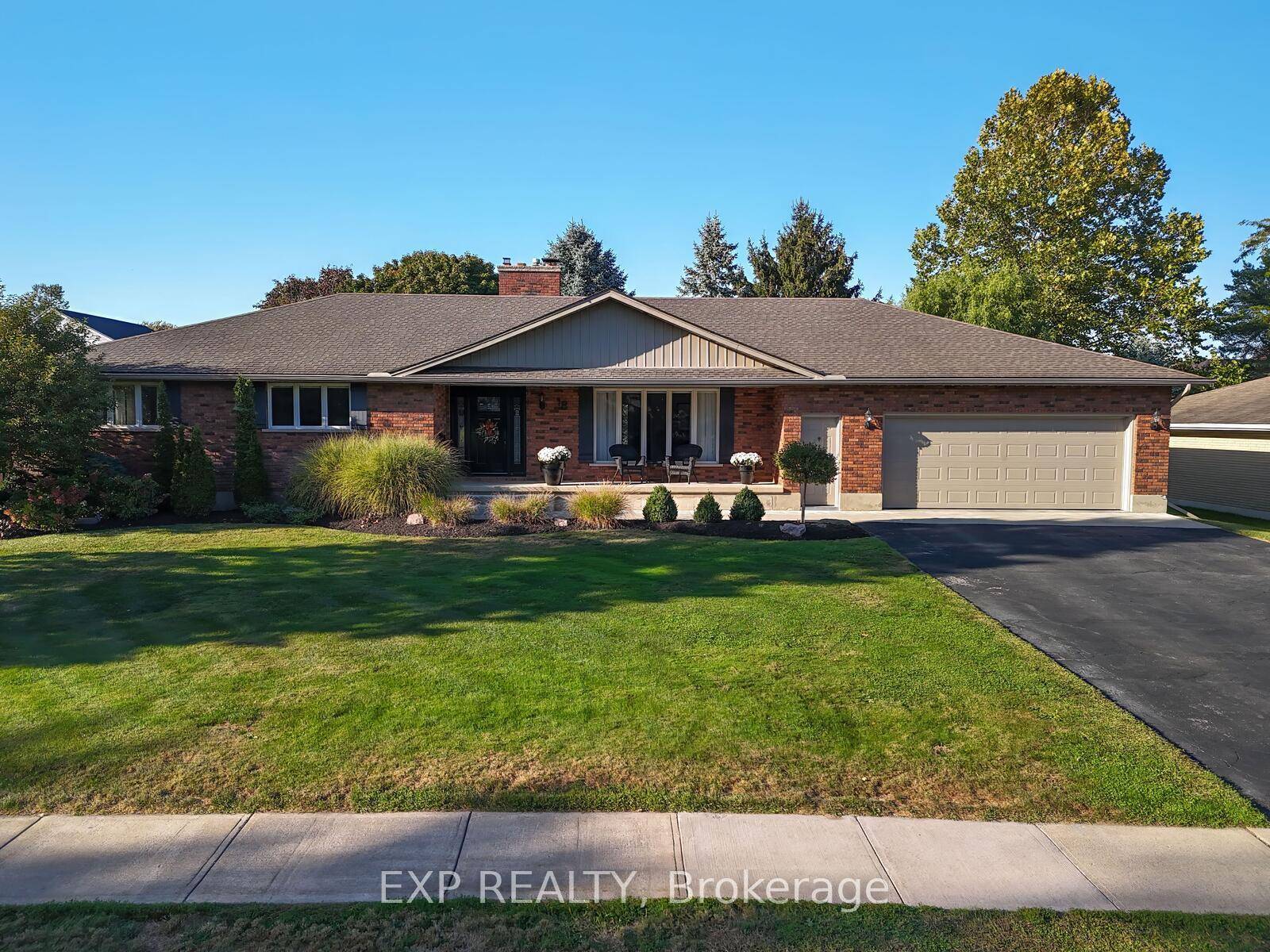 Located in Aylmer's desirable south end, this spacious and well maintained ranch style home sits on an impressive 100.