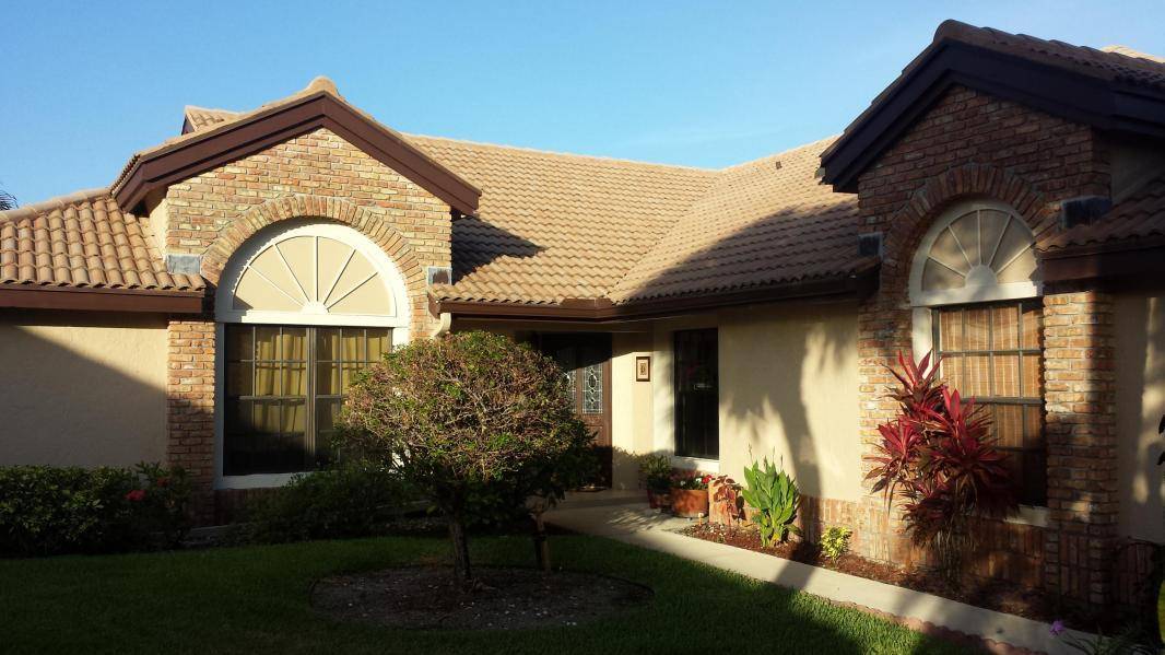 BEAUTIFUL 3 2 VILLA RECENTLY REMODELED FEATURING WOOD FLOOR THROUGHOUT THE HOUSE, UPGRADED BATHROOMS, NEW A C, LARGE MASTER BEDROOM WITH HIS AND HERS WALK IN CLOSETS, A GOURMET KITCHEN ...