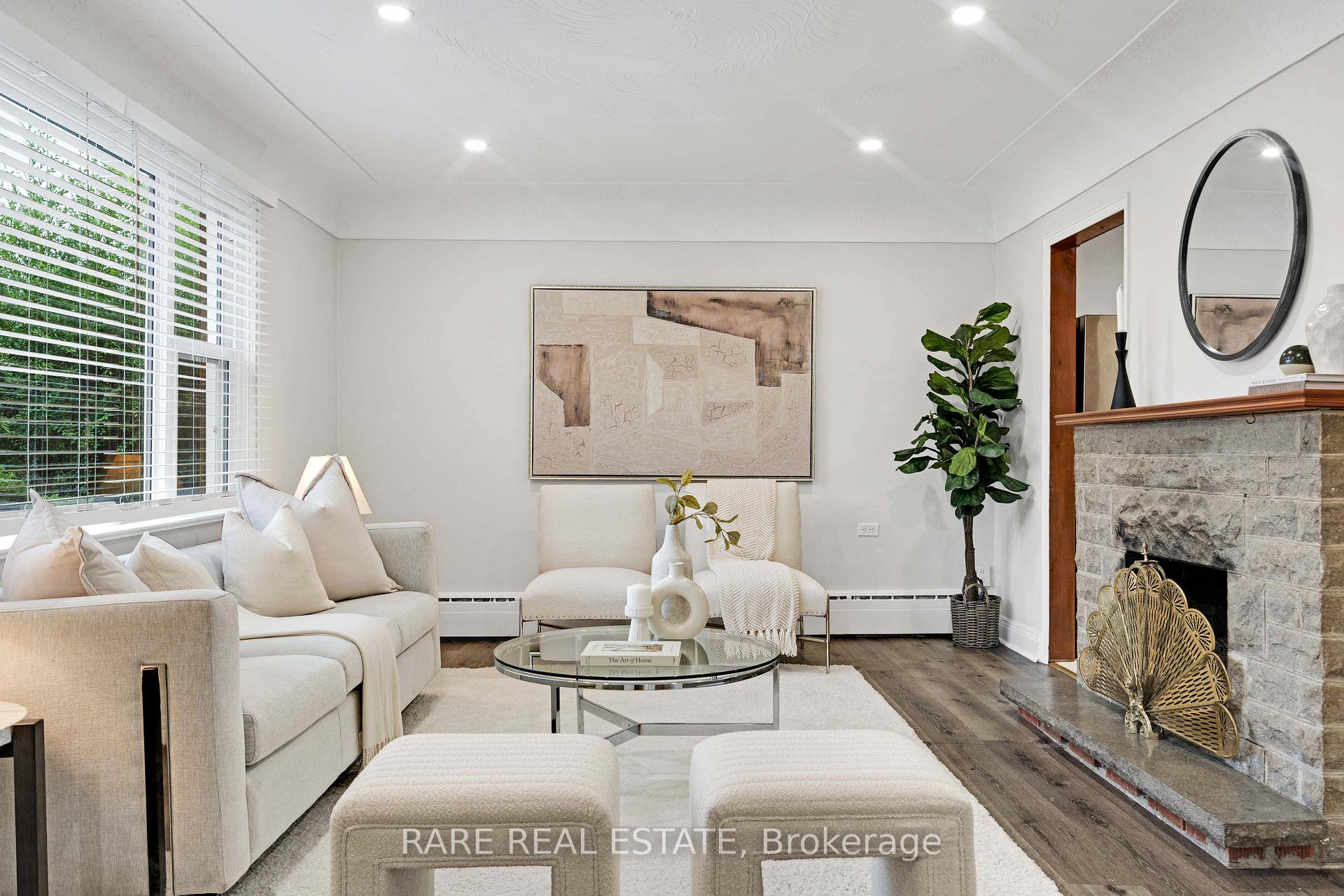 Welcome to 2073 Leighland Road in Burlington's desirable Brant neighbourhood.
