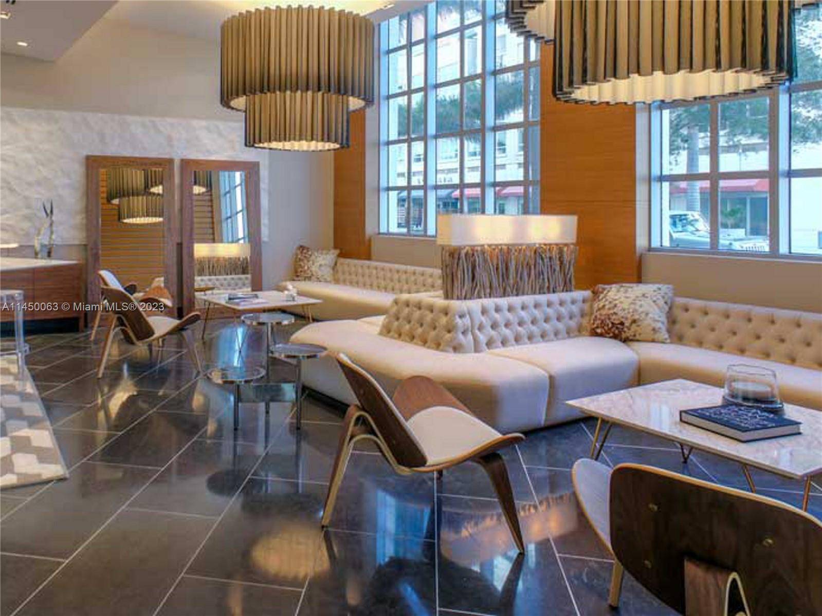 This LPH is furnished and decorated with elegance and good taste, the new owners only need to bring their personal belongings because there, they will find everything ready to use.