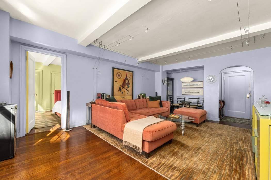 At the crossroads of elegance and history stands 2 Horatio Street, one of the West Village s most beloved prewar cooperatives, designed by the esteemed architect Emory Roth and developed ...