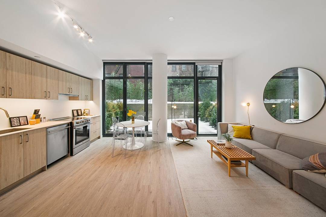 Duplex with large private terrace !