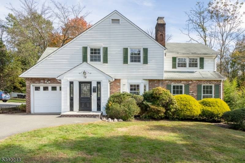 Welcome home to 78 Twin Falls Road !