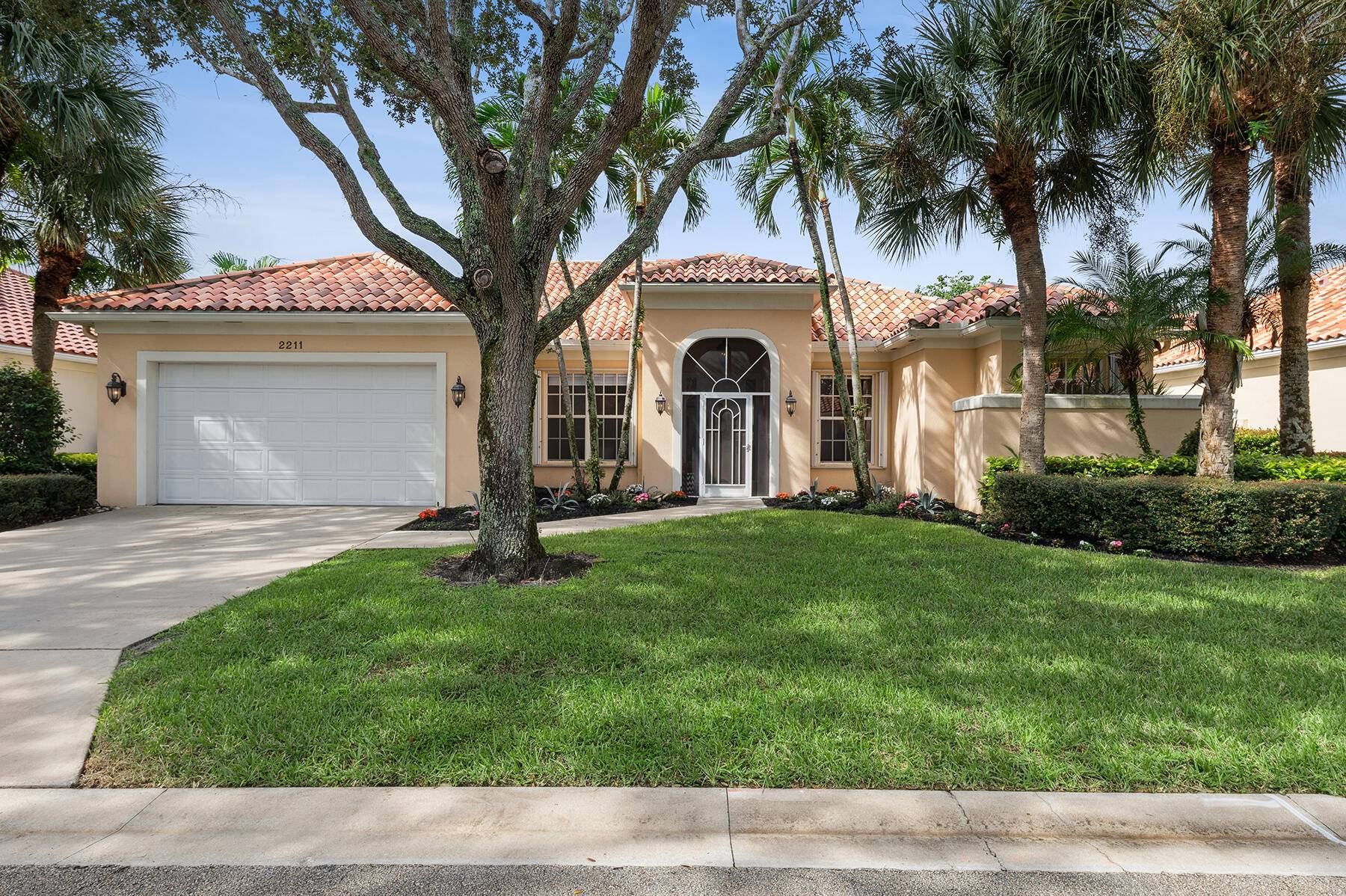 Located on A Quiet Cul de Sac, In the Fantastic 24 Hour Manned Gated Community of Riverwalk !