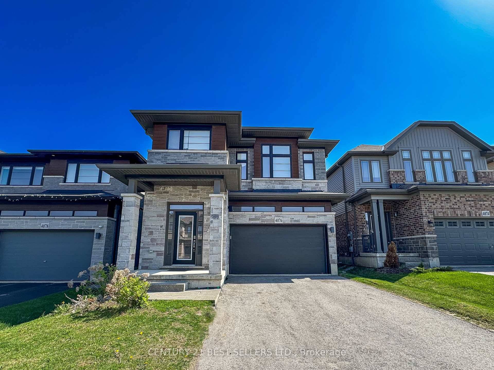 Spacious 4 bedrooms 2 den Family Home in Beamsville Prime Location !
