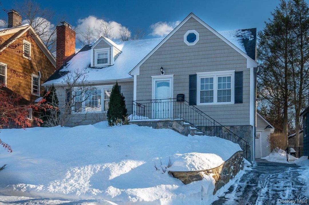 Nestled in the coveted Harbor Heights neighborhood, 125 Travers Avenue is a sunlit gem that effortlessly blends comfort, style, and versatility.