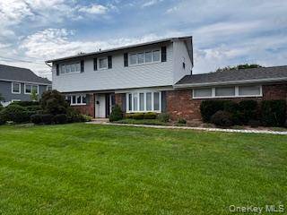 Welcome to this 4 3 Colonial located in Prestigious Harbour Green Estates.