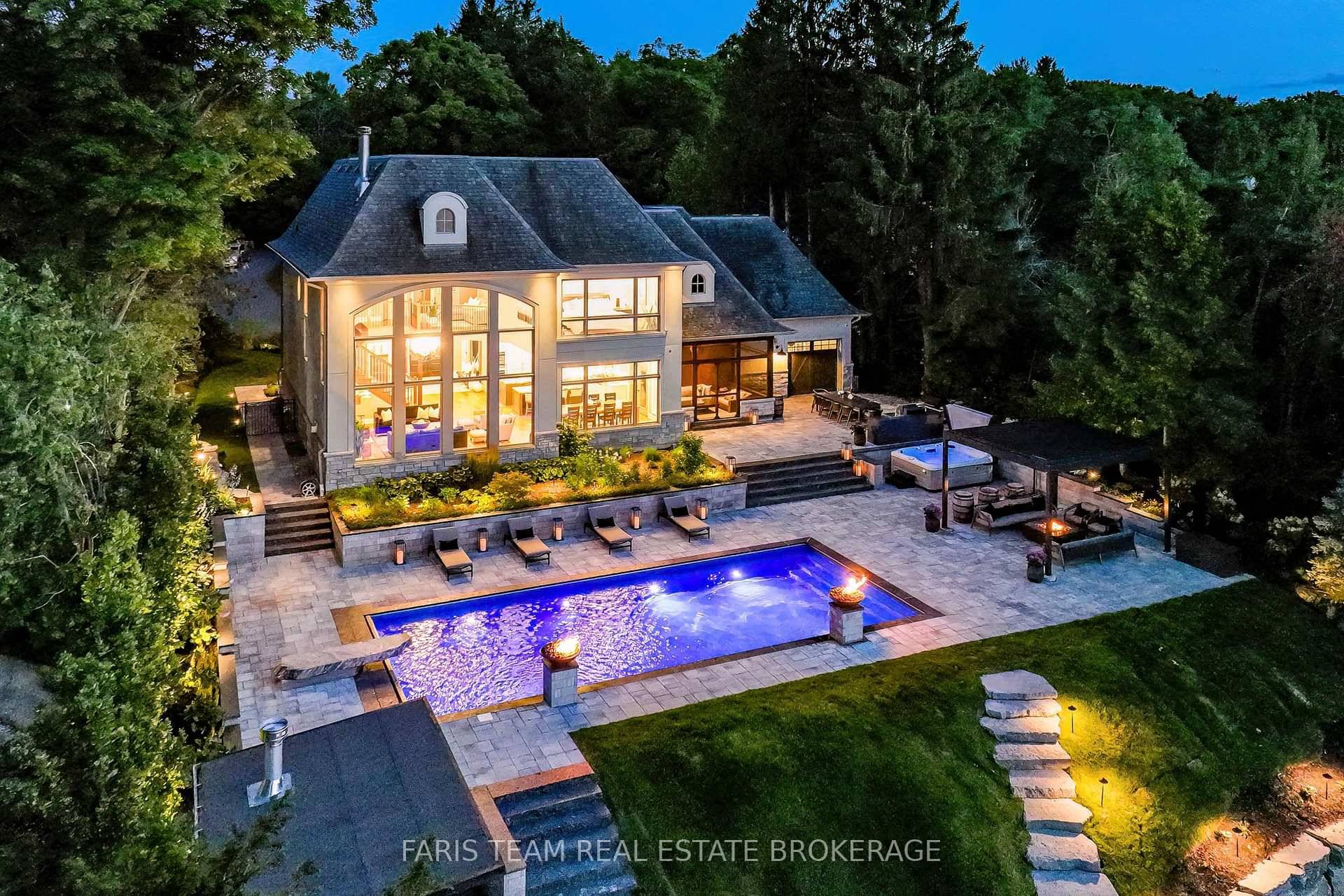 Top 5 Reasons You Will Love This Home 1 Experience an extraordinary Lake Simcoe lifestyle with 124' of pristine waterfront, a private dock and boat lift, and breathtaking lake views ...