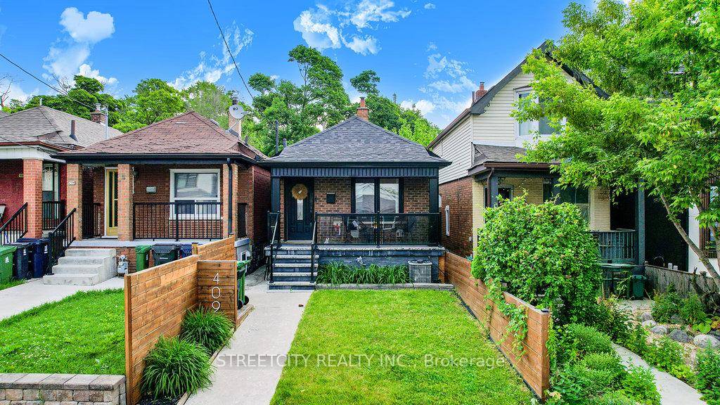 Turn key opportunity in the heart of Caledonia Fairbank !