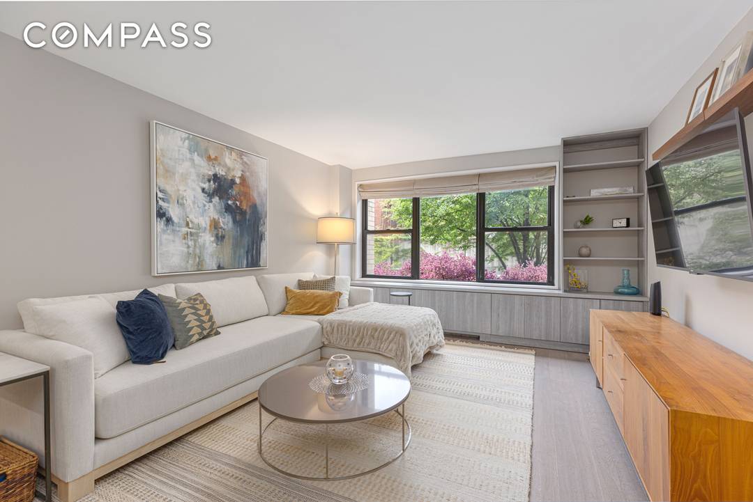 Large Sunny Quiet 1 Bed 1 Bath Welcome to 201 West 70th St, an exceptional high rise co op offering a blend of modern elegance and convenience in the heart ...