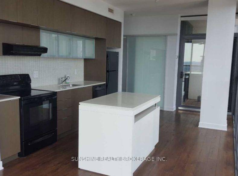 The X Condo. 2 Brdm, 2 Bathroom, High Floor, Corner Suite.