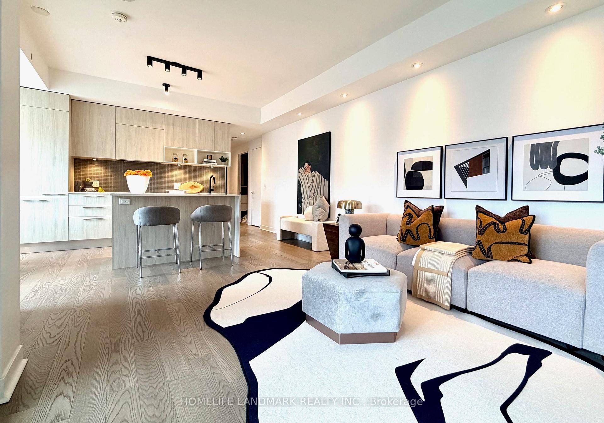 KINGLY Boutique Living in the heart of King West !