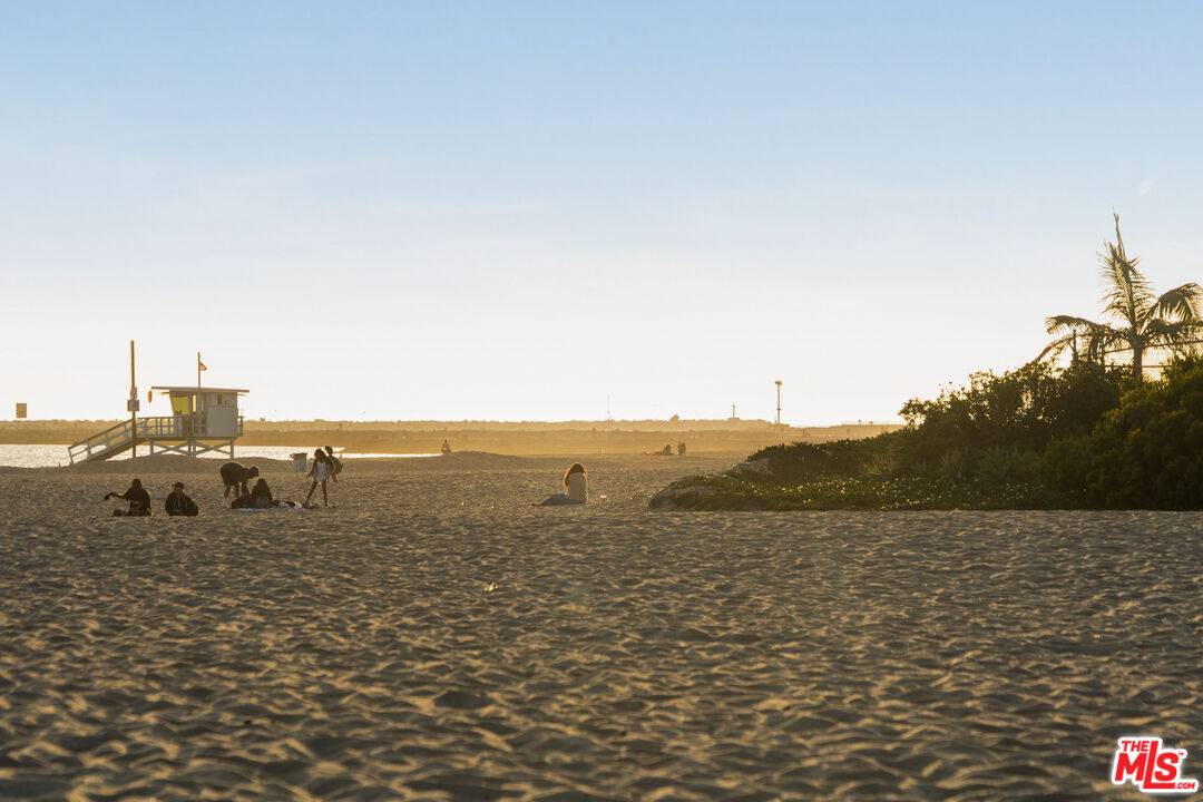 6400   Pacific Ave 3BR La