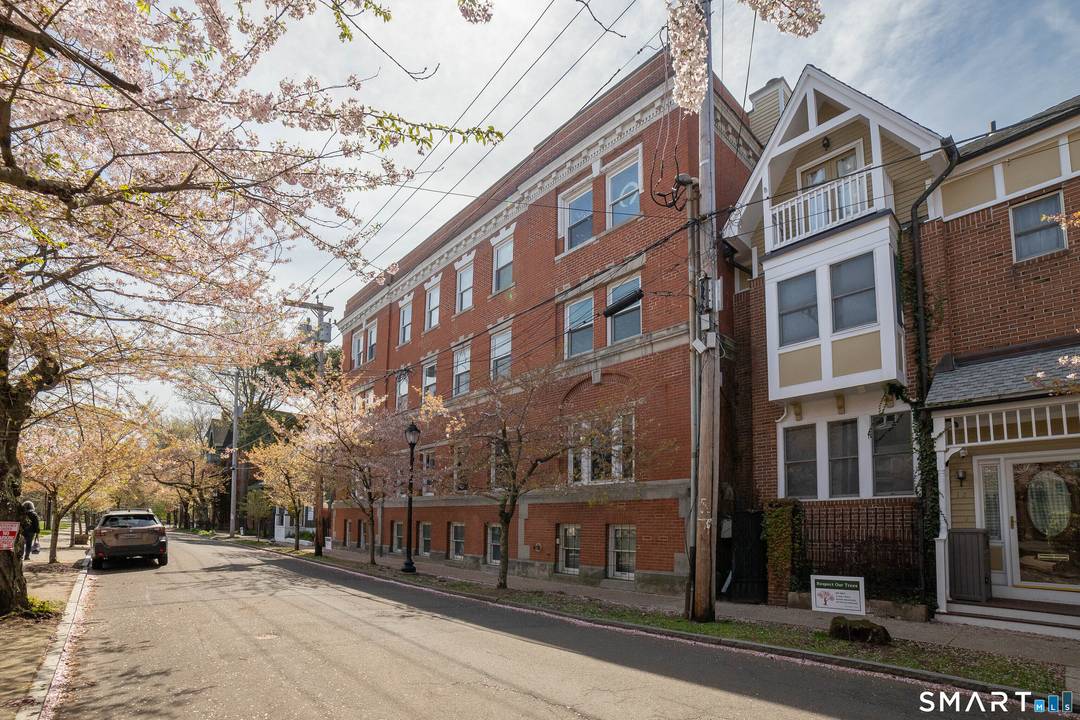 This luxury one level loft condo in Wooster Square in a converted 1890's brick building is truly exciting.