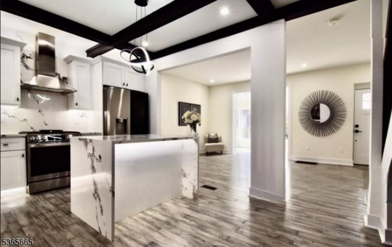 Step into Luxury ! Just renovated !