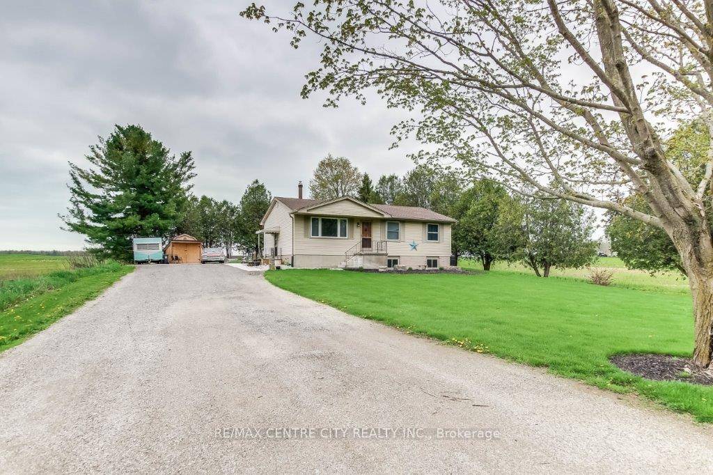 Welcome to this charming country bungalow, perfectly situated in a peaceful rural setting with beautiful views.