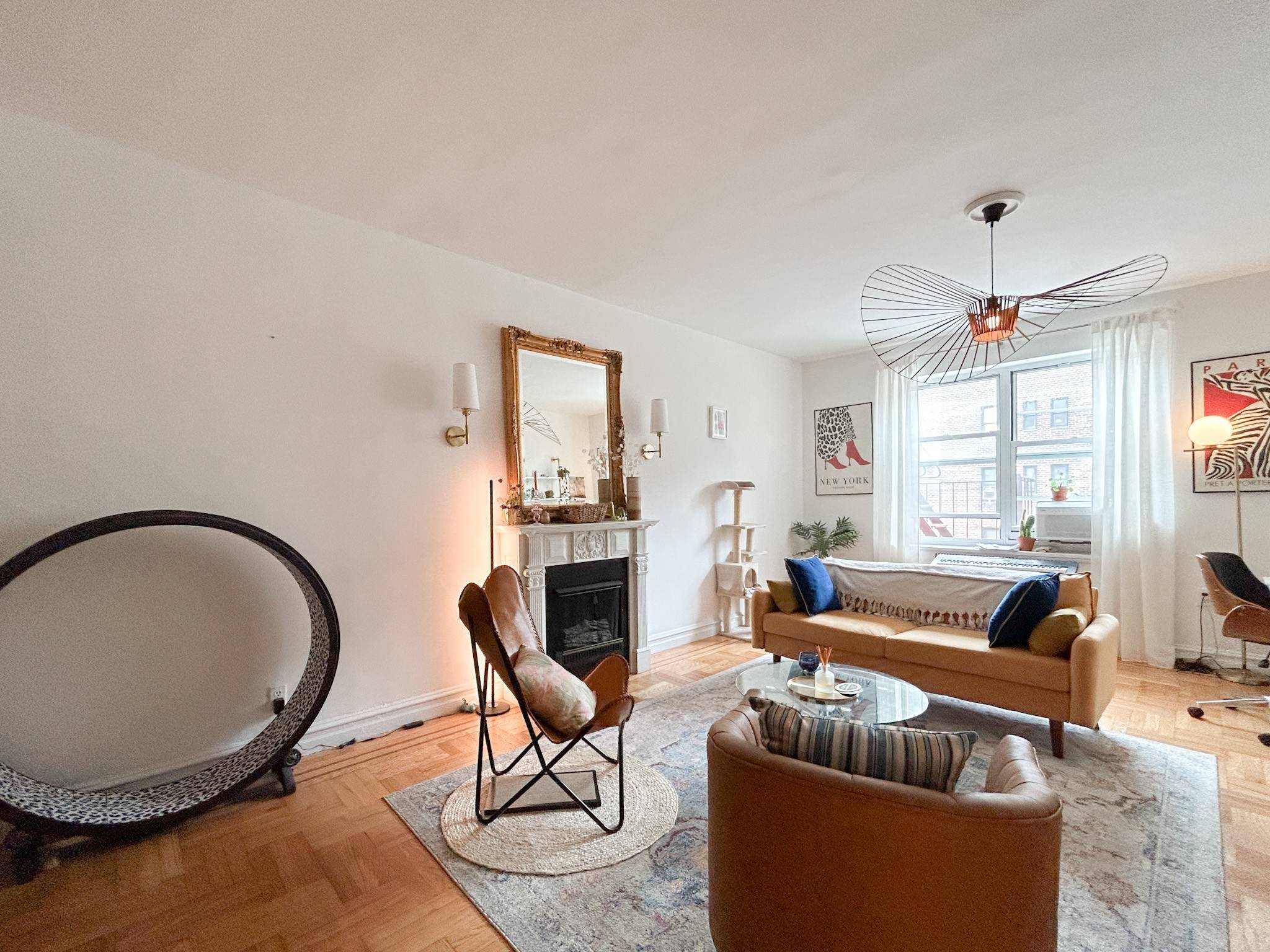 This gracious apartment has the classic art deco features of a sunken living room, a large eat in kitchen with a dinette area, and the traditional entry dining foyer.
