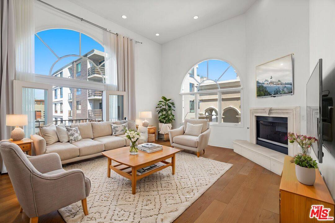 435 Arnaz Dr 3BR Beverly Grove La