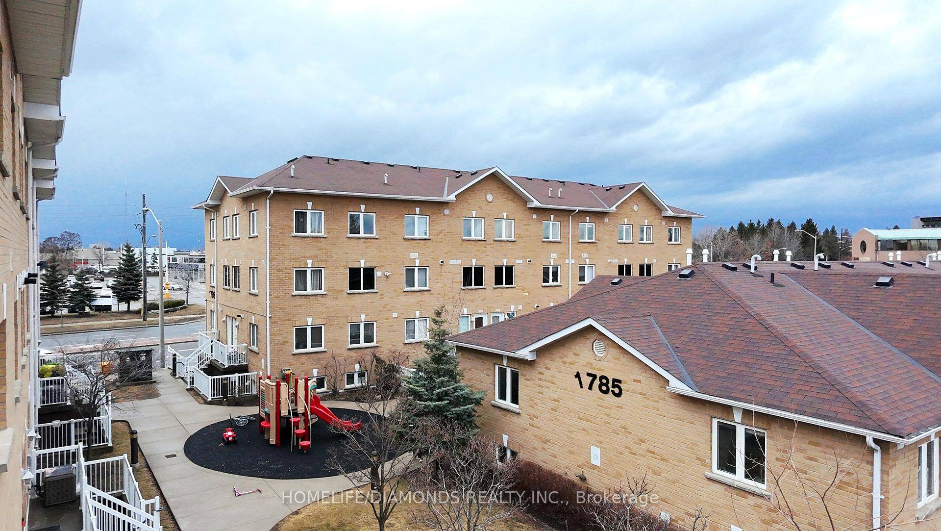 Charming and Well Maintained Corner Townhouse in Prime Location !