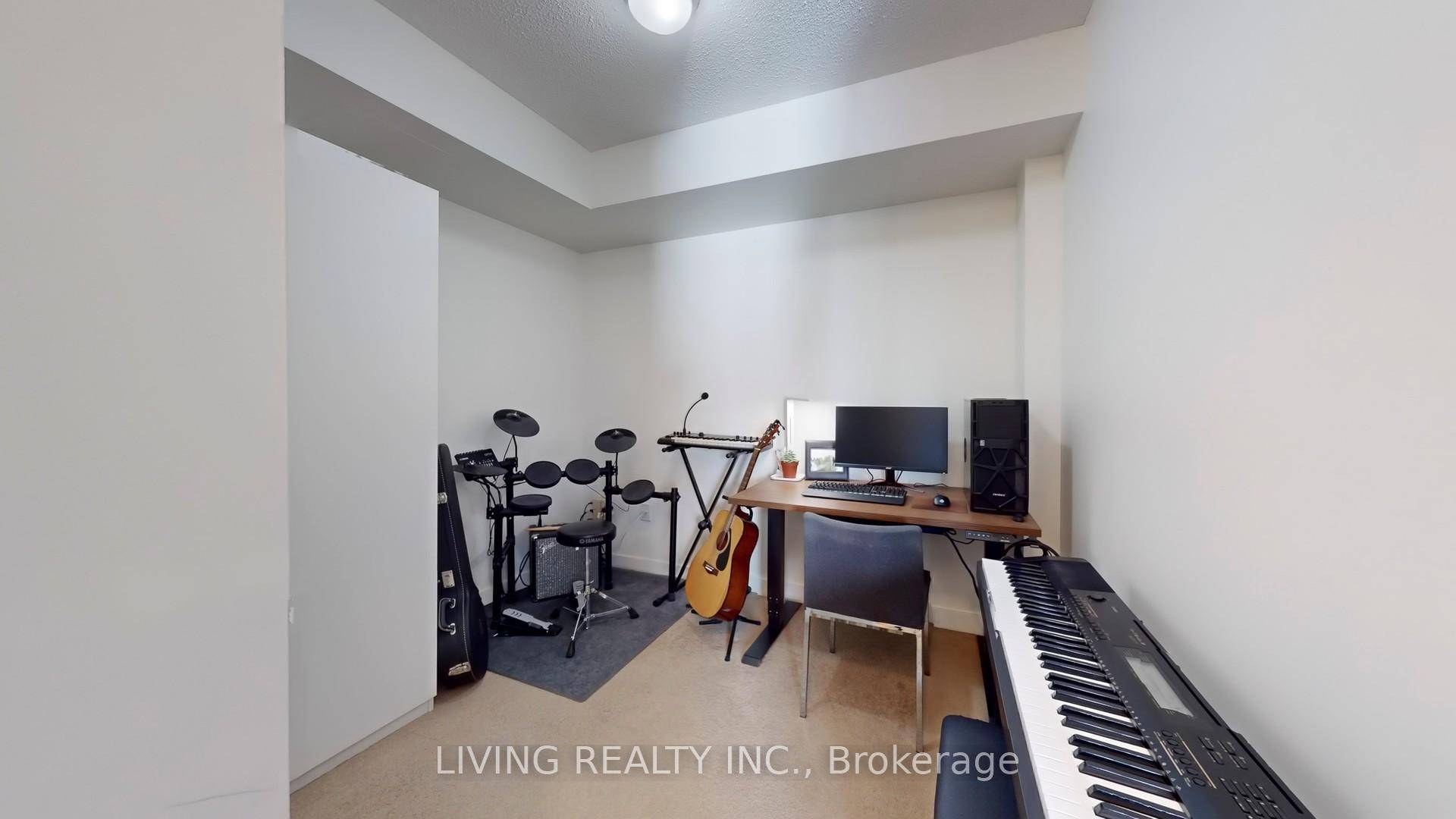 Experience luxurious living at the newest building of the Harbour View Estates !