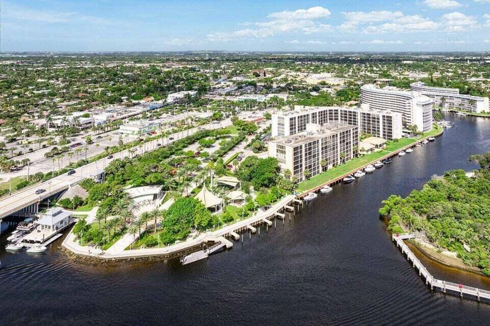 Welcome to coastal living at its finest !