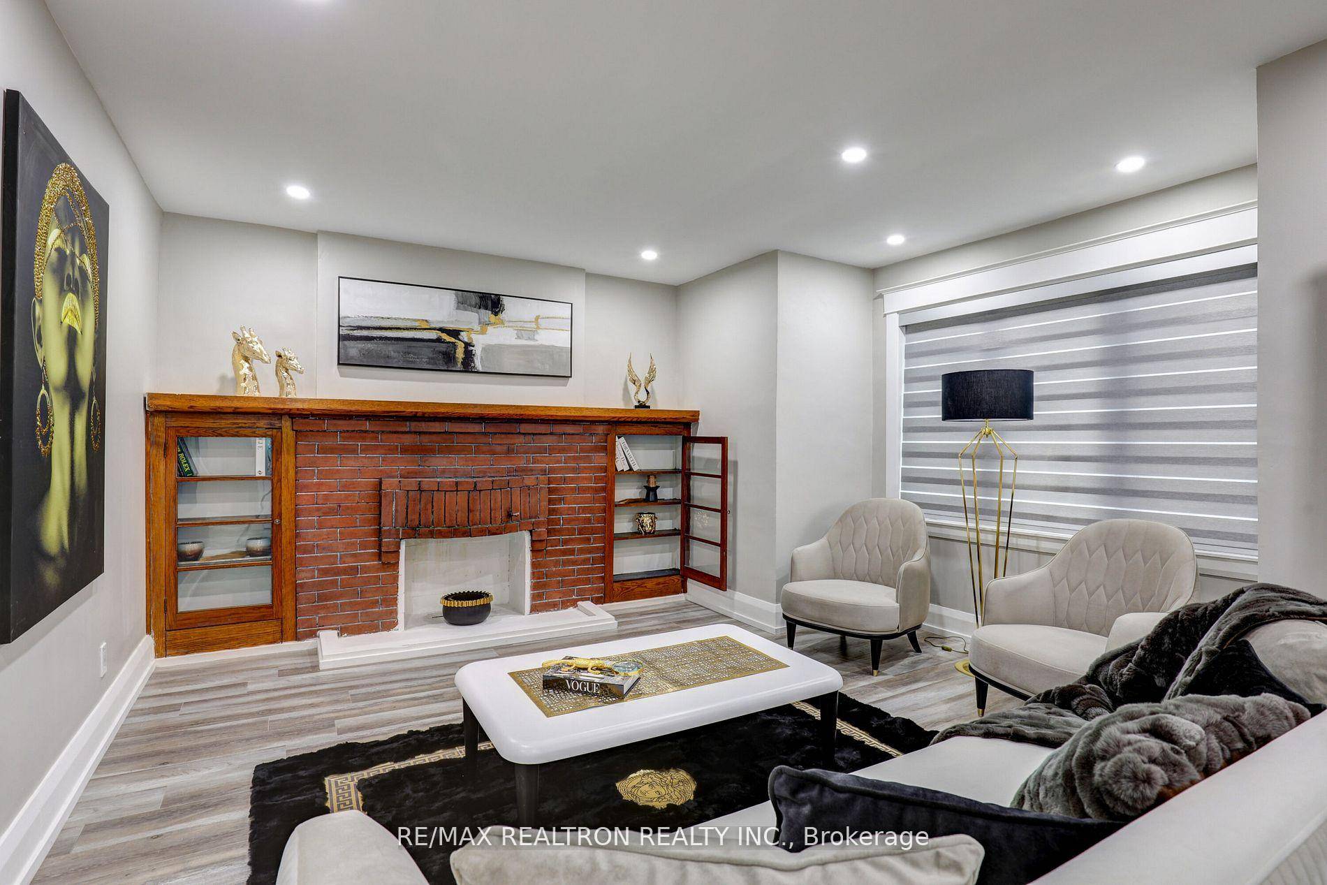 This stunning detached home is nestled in the highly sought after Upper Beaches neighbourhood.