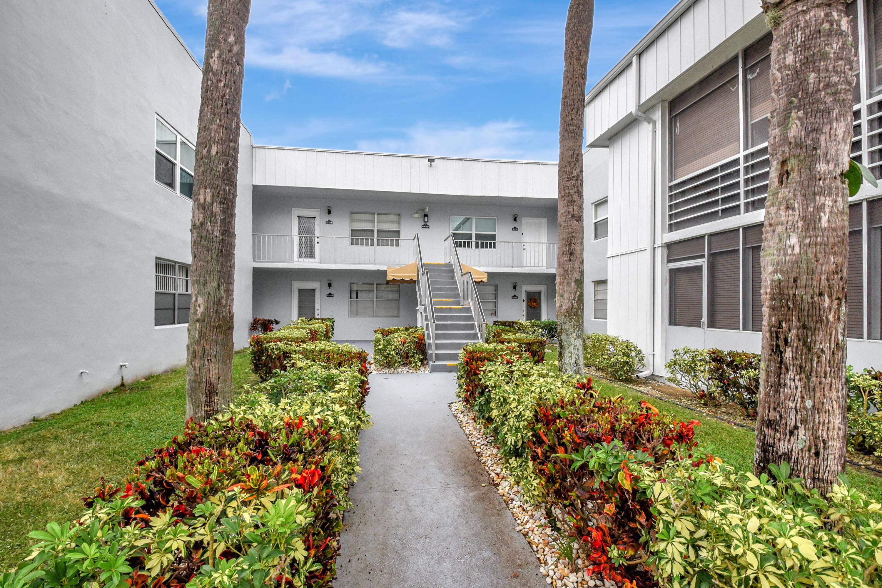 THE VERY BEST VALUE in Kings Point.