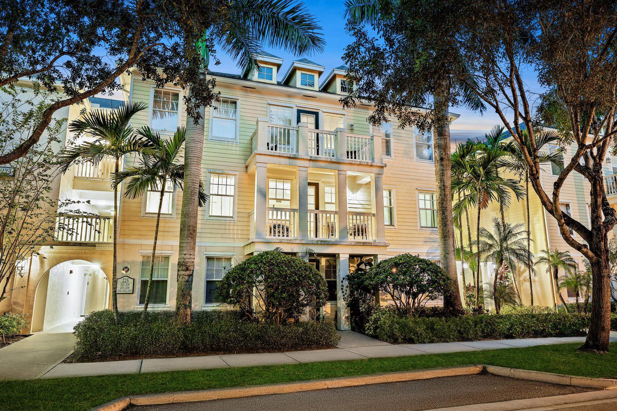 Discover the charm of this modern 2 bedroom, 2 bath condominium in the tranquil community of Somerset, located in Jupiter, FL.