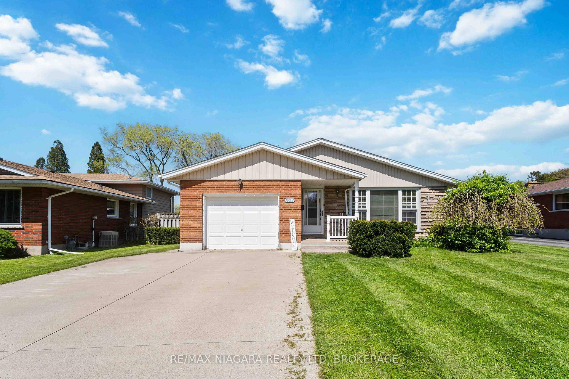 Nice northend bungalow in established, desirable neighbourhood.
