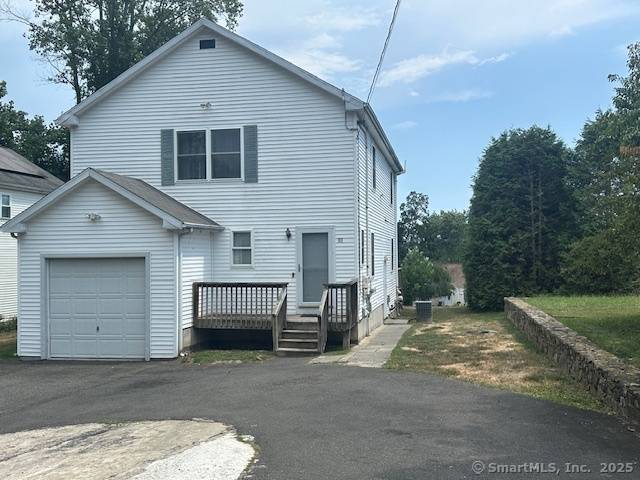 1999 built Colonial home located on cul de sac street convenient to Route 25 connector, Merritt Parkway I 95.